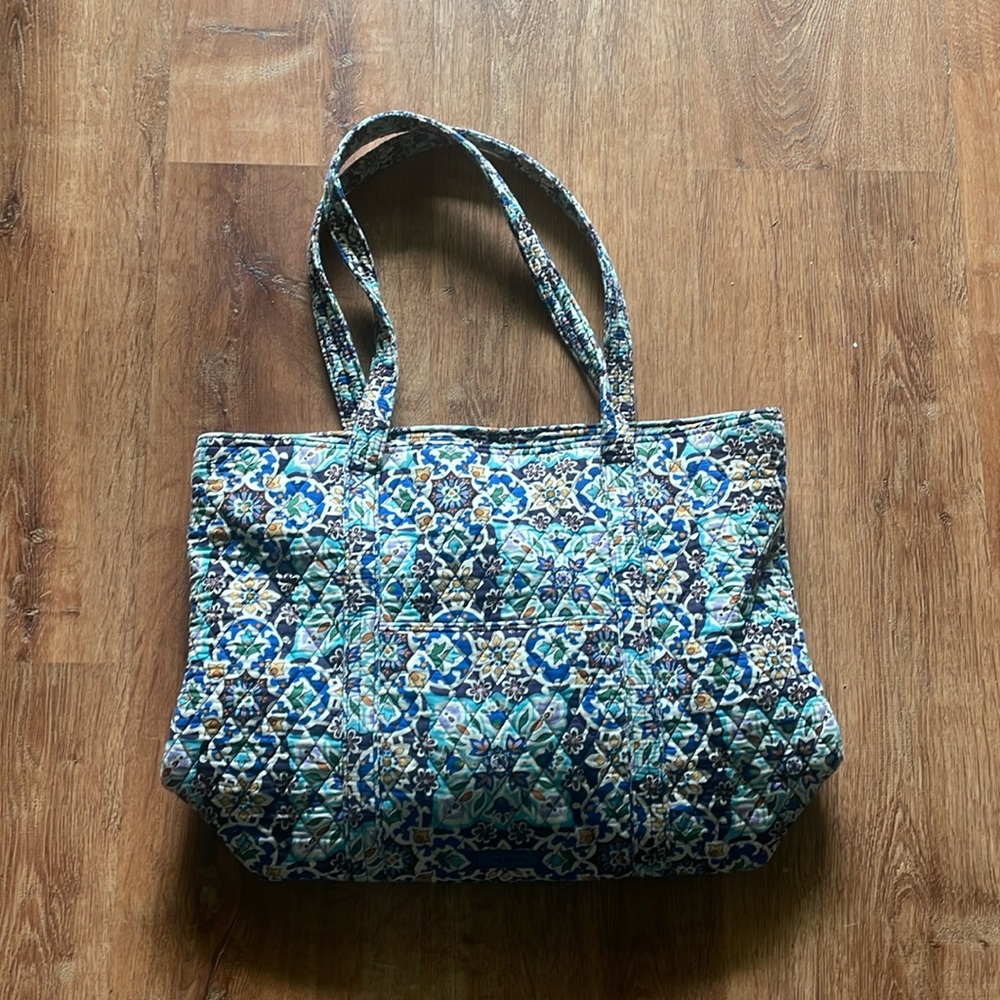 Vera Bradley Lisbon Medallion Cool | Gently used